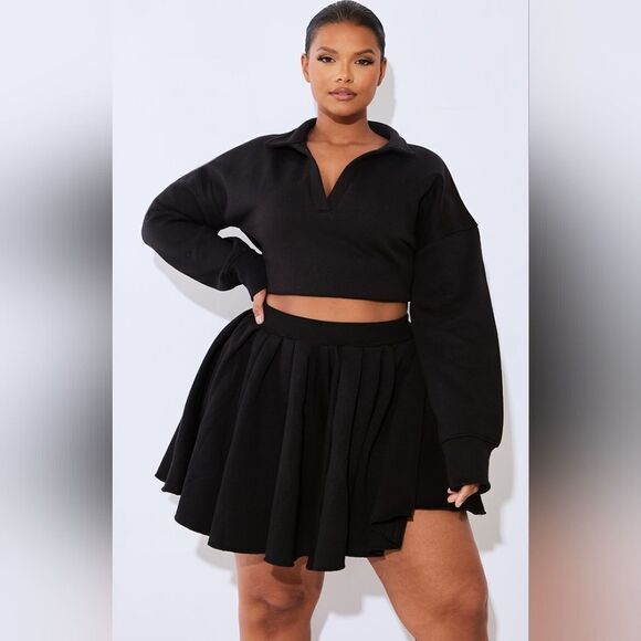 PrettyLittleThing Tops - PrettyLittleThing Recycled Plus Black V Neck‎ Crop Sweatshirt Size 12 in Black
